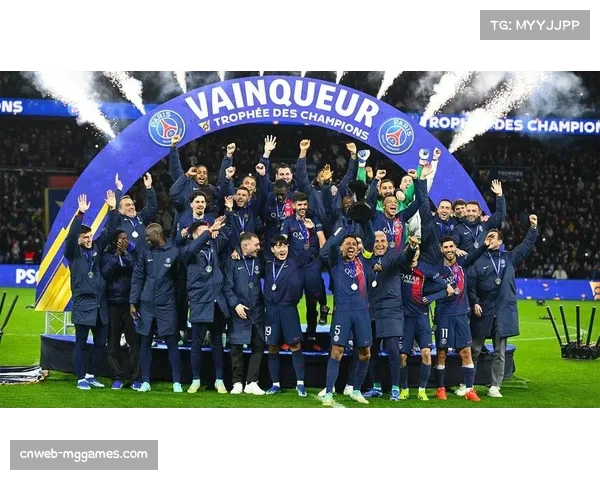 巴黎德比现场展示六奖杯,灯光秀点燃球场气氛 巴黎德比现场展示六奖杯,灯光秀点燃球场气氛