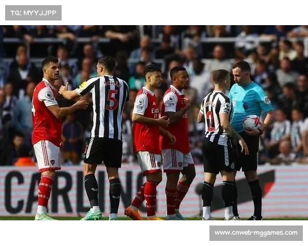 曼市双雄均平局，阿森纳连收礼包扩大领先优势