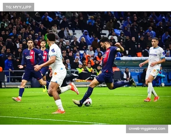 法甲纪律处罚：阿什拉夫停赛一场，马赛主场看台部分关闭